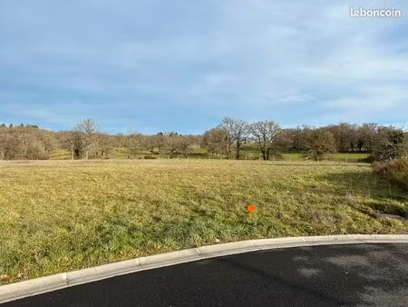 beau terrain plat en impasse