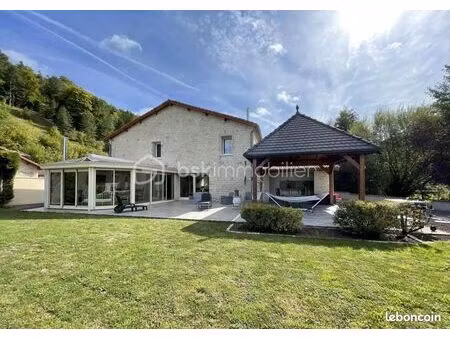 maison 6 pièces 225 m²