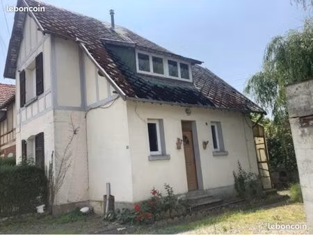 maison  2 chambres + bureau  beau terrain et garage