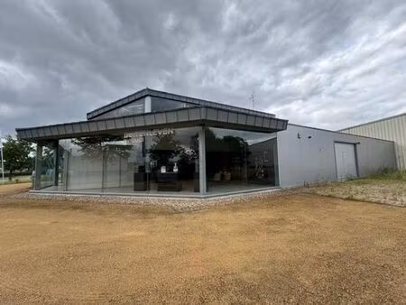 showroom avec espace de stockage à louer à zottegem