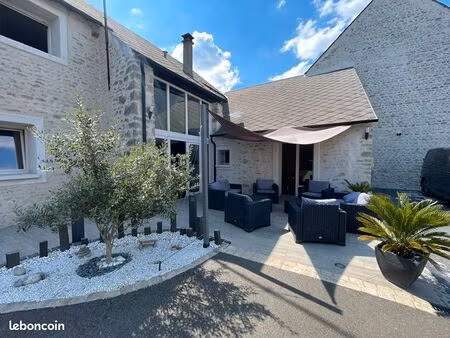 propriété 6 pièces 218 m²