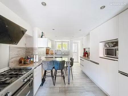 immeuble 8 pièces 270 m²