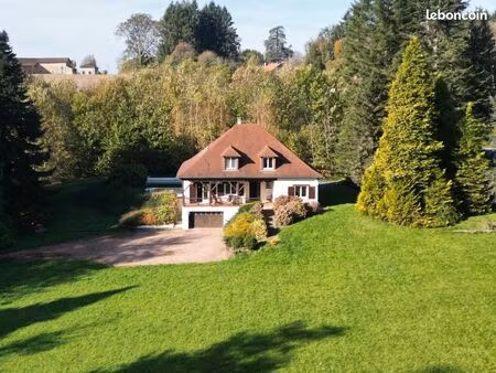 propriété 6 pièces 203 m²