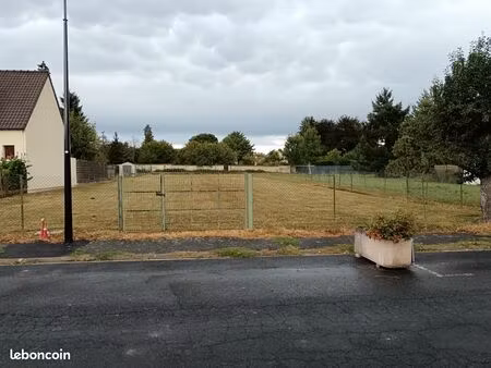 vends terrain à bâtir