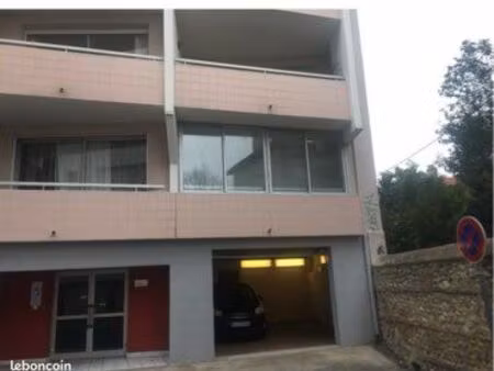 place de stationnement pour 2 roues ou de stockage quartier de la gare