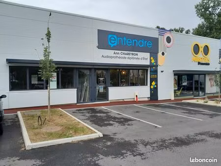 local commercial à louer emplacement de choix à pont de l’isère