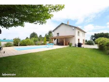 propriété 4 pièces 148 m²