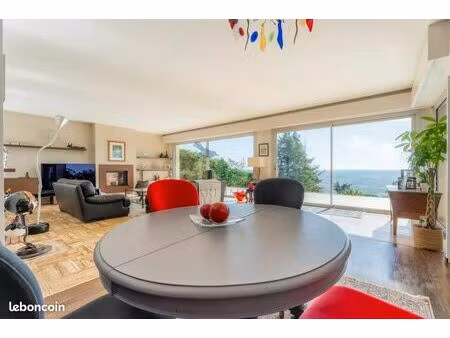 villa 6 pièces 231 m²