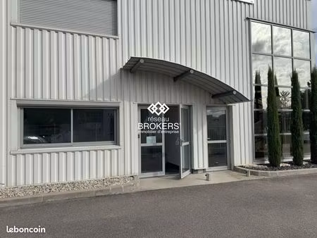 local 611 m² vourles