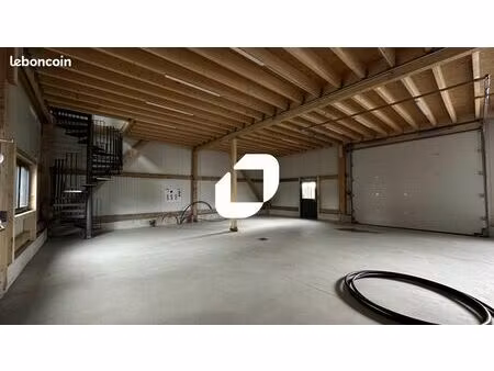 local d'activité 200 m²