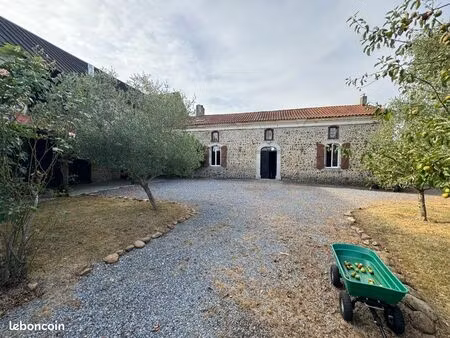 ferme de 275m2 à laslades