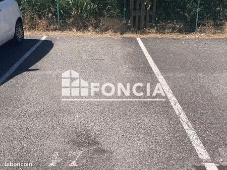 parking 1 m² seyssinet pariset