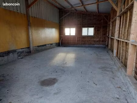 grand local de stockage accès pl 24/24