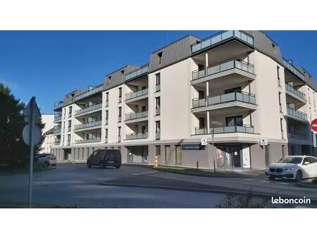 local commercial 101 m²