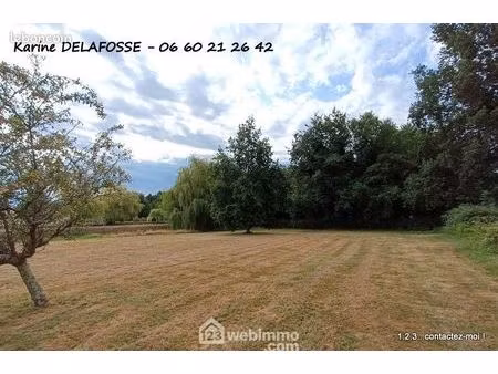 terrain 1 904 m² nesmy