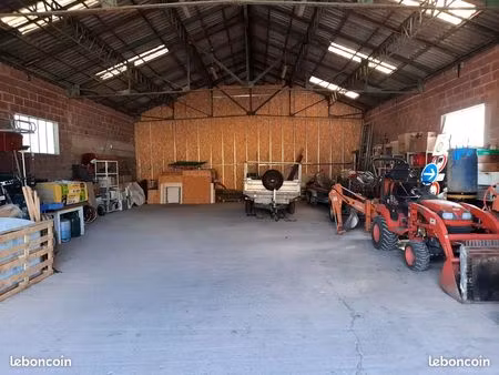 location local entrepôt 130m²
