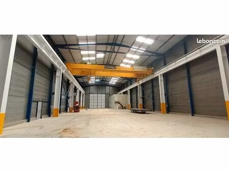 local d'activité 1 600 m²