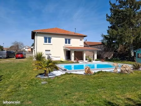 maison 151 m² avec grand terrain et piscine