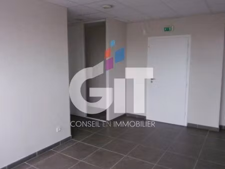bureau 67 m²