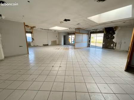 local commercial 143 m² lille