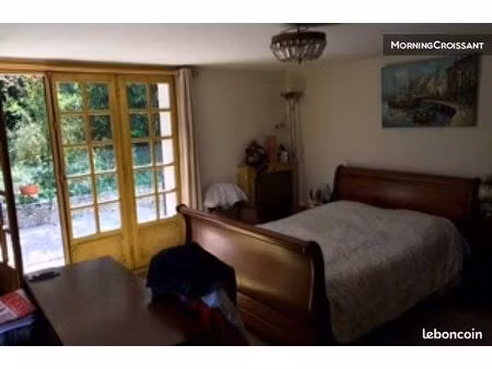 studio 1 pièce 50 m²
