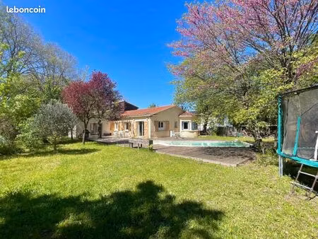 maison 7 pièces 202 m²