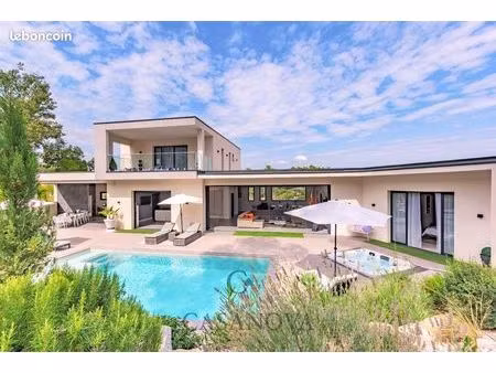 villa 8 pièces 285 m²