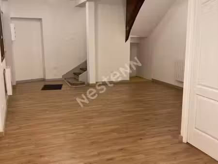local commercial pontoise 72.03m2