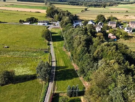 superbe terrain à bâtir situé dans une rue sans issue.