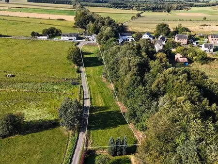 superbe terrain situé dans une rue sans issue.