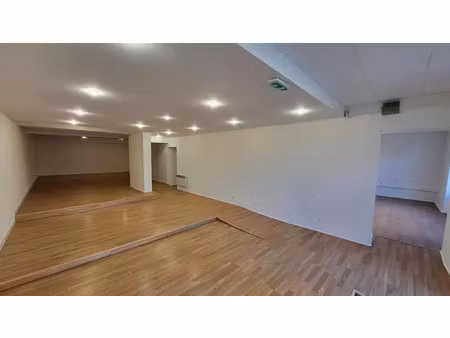 local commercial 135 m2