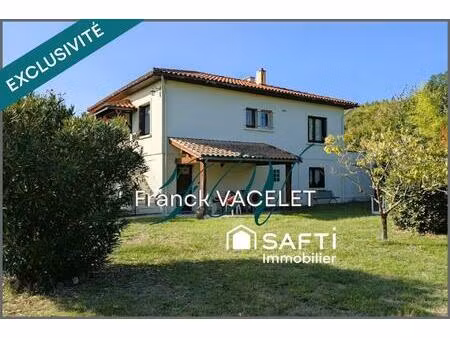 maison et dépendances au centre d'un parc paysager de 5 000 m²