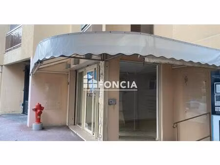 murs commerciaux rénovés en plein cœur de ville - 45 m² + réserve de 57 m²