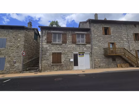 charmante petite maison en pierresà saint julien d'intres en ardèche