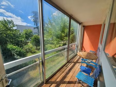 t2 proche de l'arrêt de tramway