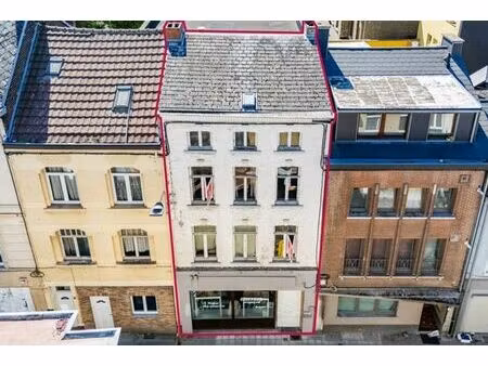maison de commerce offrant beaucoup de possibilités!