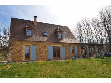 périgourdine huis in oude stenen  maar met modern comfort  want gebouwd in 2009. rustig...