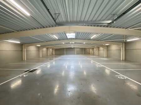 overdekte autostaanplaats te huur centrum roeselare