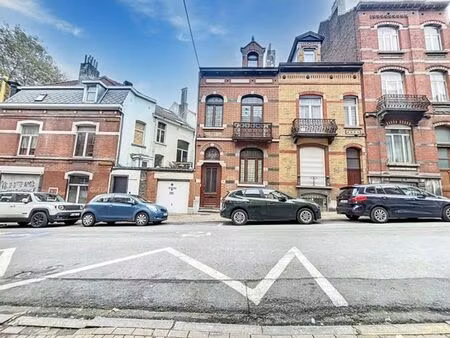 maison 4 chambres ! + cour a renover