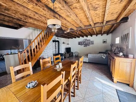 jolie maison de ville à la fermeté