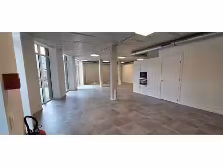 zeer mooie handelsruimte/kantoor op fantastische locatie