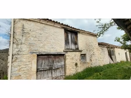 bâtisse en pierre à rénover