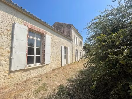 maison de luxe à vendre à sainte-radégonde-des-noyers