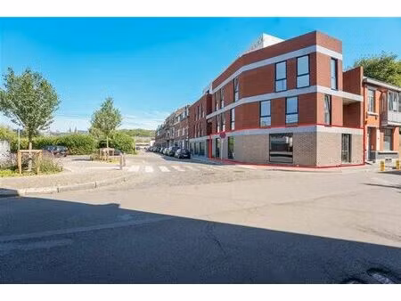 rdc commercial de 104m²– quartier des vennes