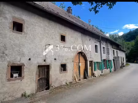 ancienne ferme à rénover avec des dépendances