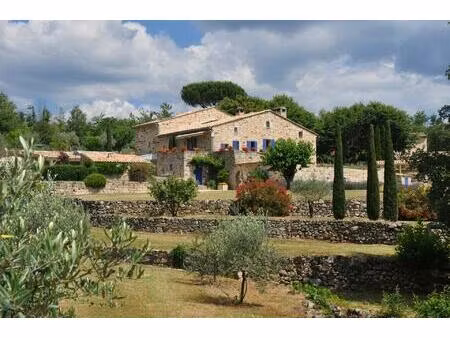 un exceptionnel mas rénové de 196 m2 avec 1 6 ha de terrain et une piscine avec pool...