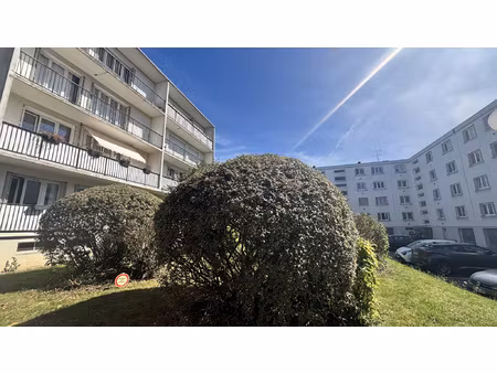 appartement 3 pieces dans residence centre neauphle