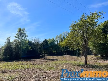 terrain de 1077 m² situé sur apprieu limite rives