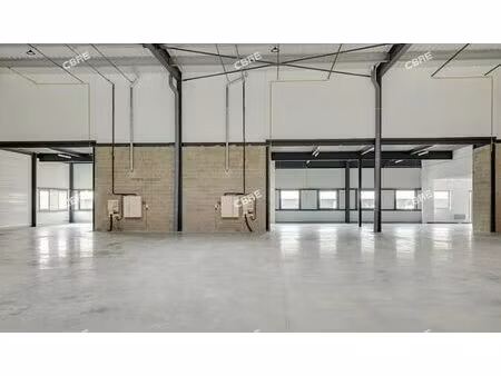 location local d'activités les pennes mirabeau 2 200 m²