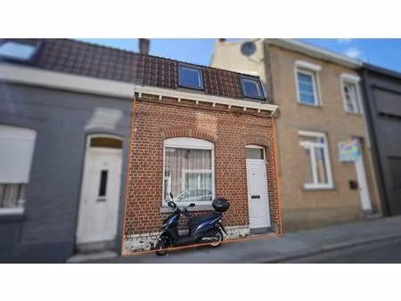 maison robuste deux chambres - possibilité garage arrière